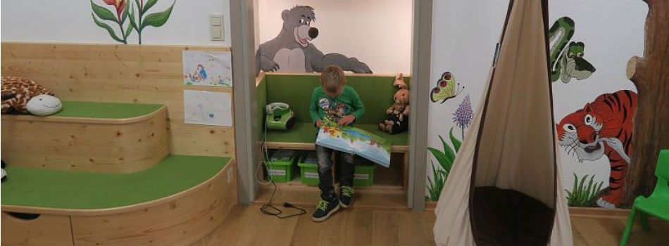 <div class=slidertitel>Neuer Kinder-/Jugendraum</div><div class=slidertext>Neugestaltung unserer BÃ¼cherei</div>