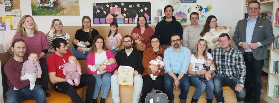 <div class=slidertitel>Geburtengratulation in der Bücherei</div><div class=slidertext></div>